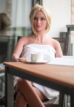 Lalka z realistycznego materiału Jessy Summerw